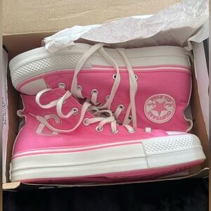 Never worn converse size 7 pink